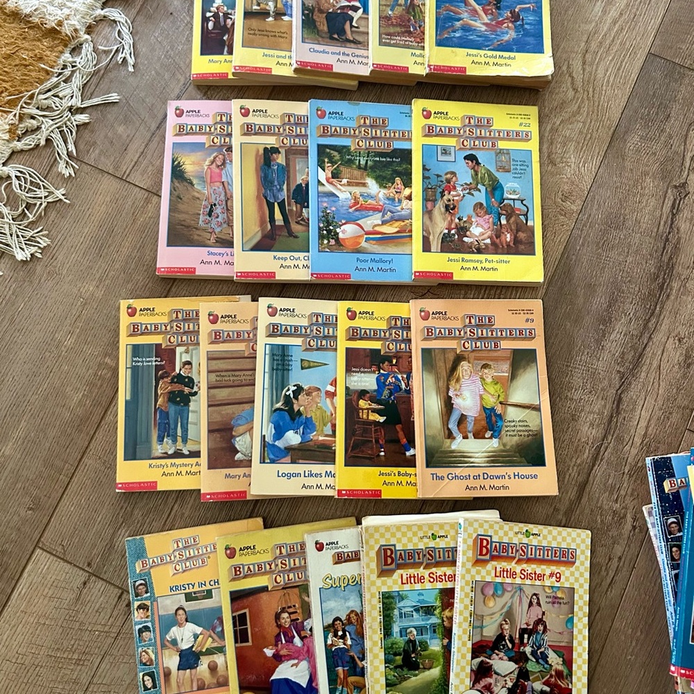 Vintage Babysitters Club Book Collection - Picture 2 of 2